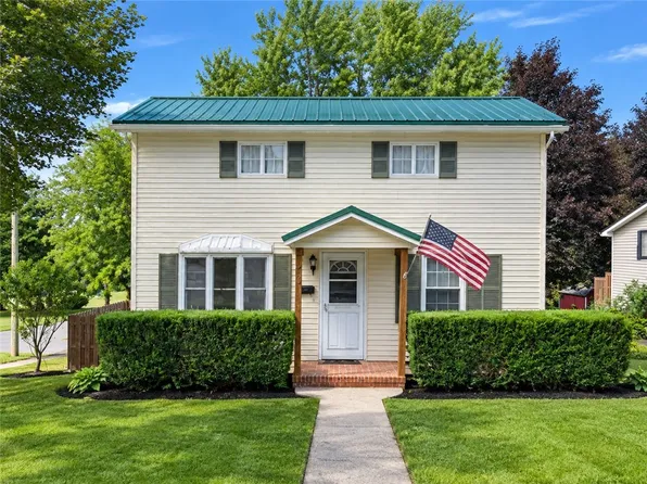 70 E Dezeng St, Clyde, NY 14433