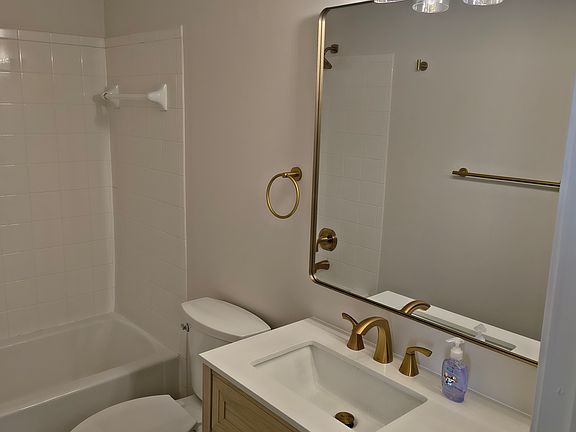 3rd image of 458 Sequoia Dr #1