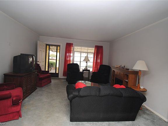 4th image of 6013 Vandalia Ave