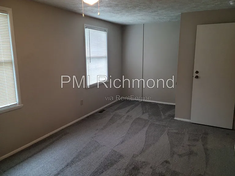 9623 Greenmeadow Cir — Photo 13