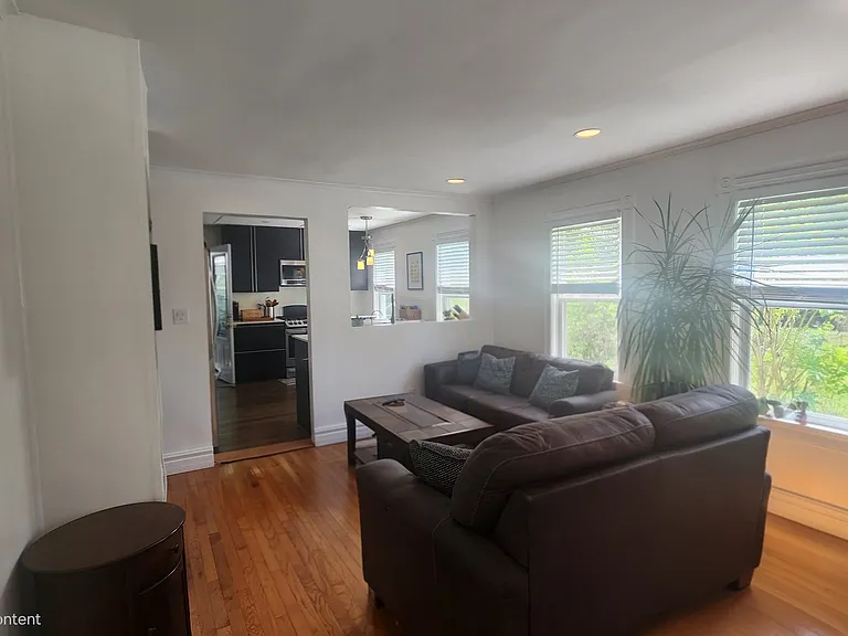 18 Russell St #1 — Photo 9