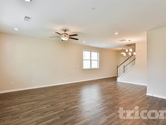 4th image of 135 Chapelcrest Ln