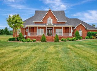 1615 Graves Rd, Strawberry Plains, TN 37871