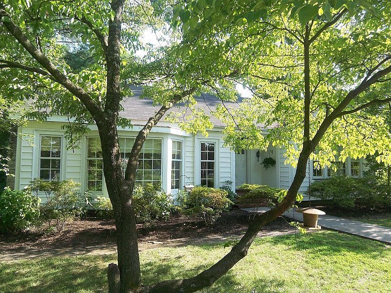 1st image of 607 W Parkview St