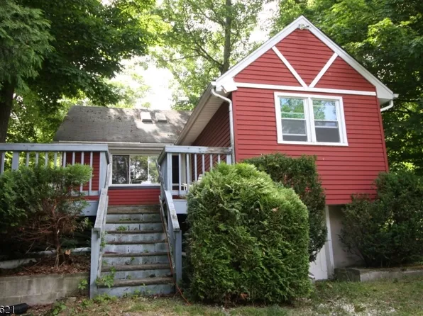 849 E Shore Rd, Hewitt, NJ 07421