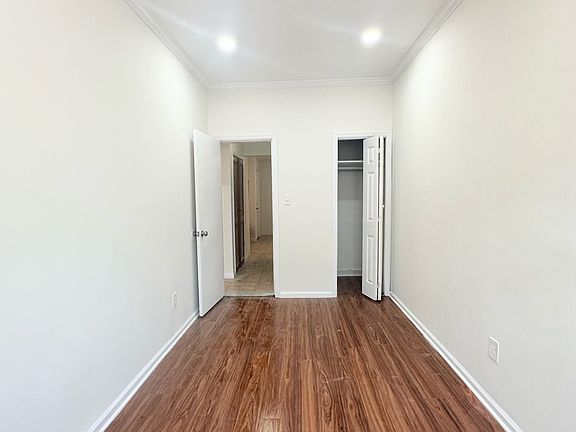 3rd image of 1012 Van Nest Ave #1