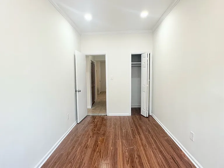 1012 Van Nest Ave #1 — Photo 3