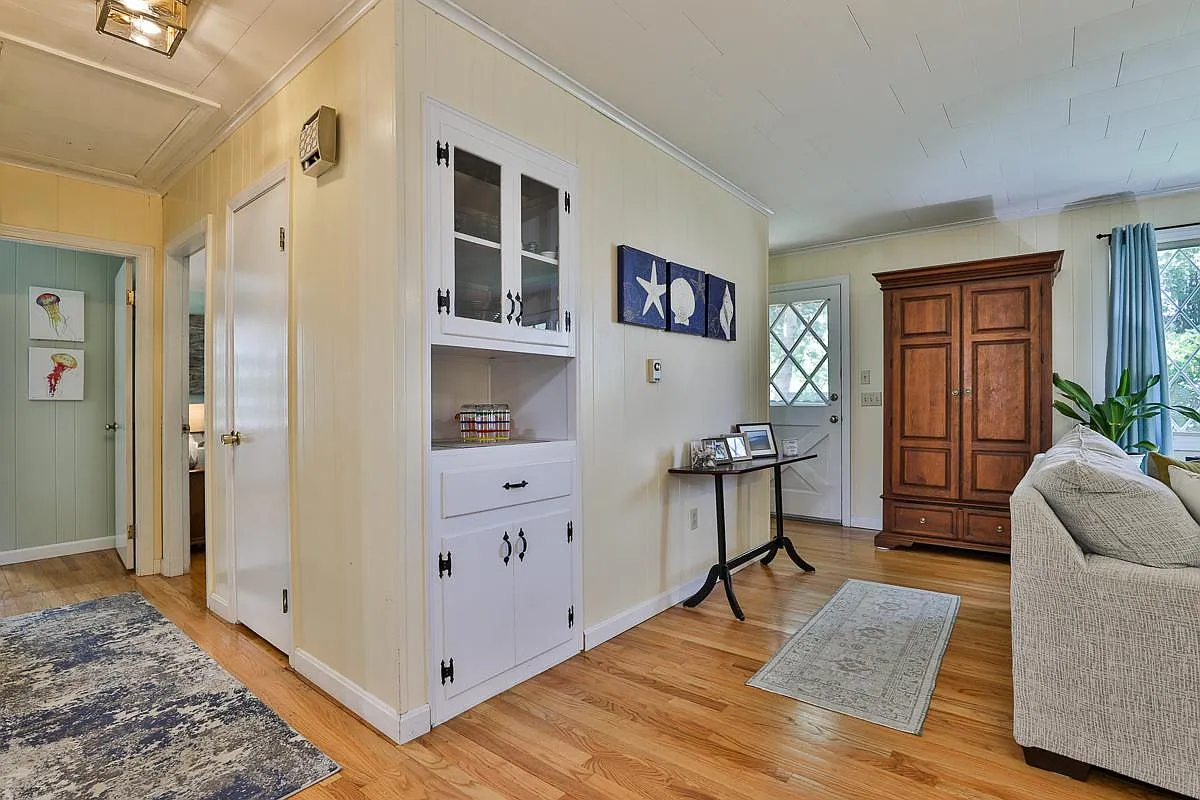 21 Constance Ln — Photo 4