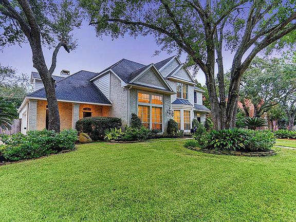 3rd image of 15762 Fleetwood Oaks Dr