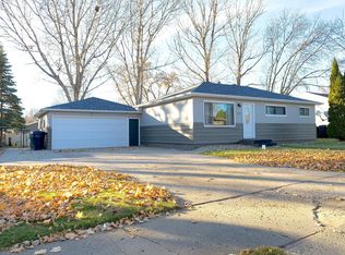 1333 N Maple St, Watertown, SD 57201