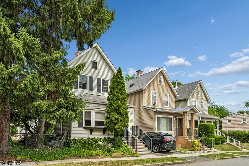 1st image of 33 Myrtle Ave