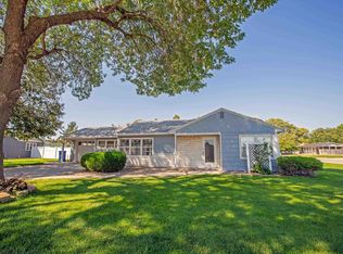 1127 Lincoln St, Holdrege, NE 68949