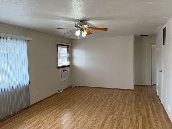 3rd image of 2339 Balsam Ave