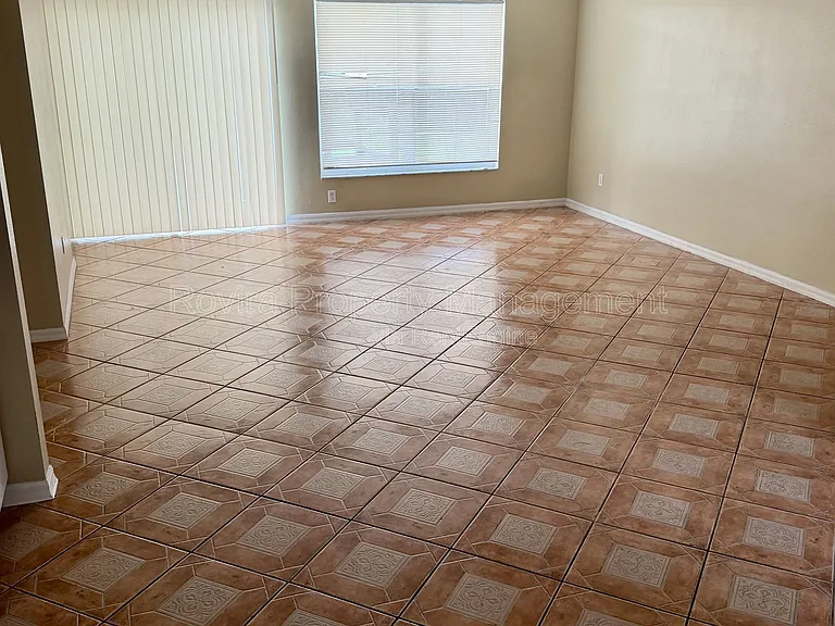 1326 Aguacate Ct — Photo 2