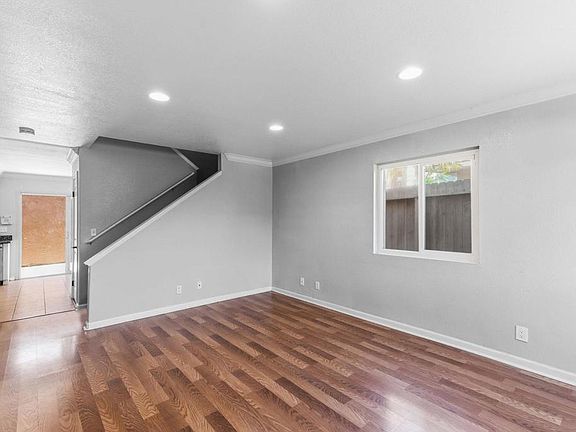 4th image of 1423 N Broadway Unit E