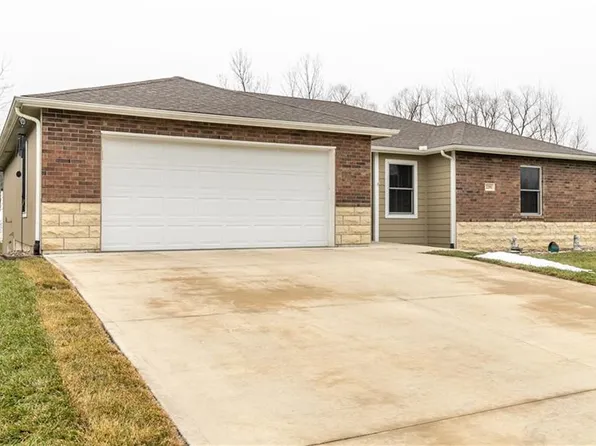 2291 Valley View Dr, Tonganoxie, KS 66086