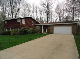 3985 Greentree Rd, Stow, OH 44224