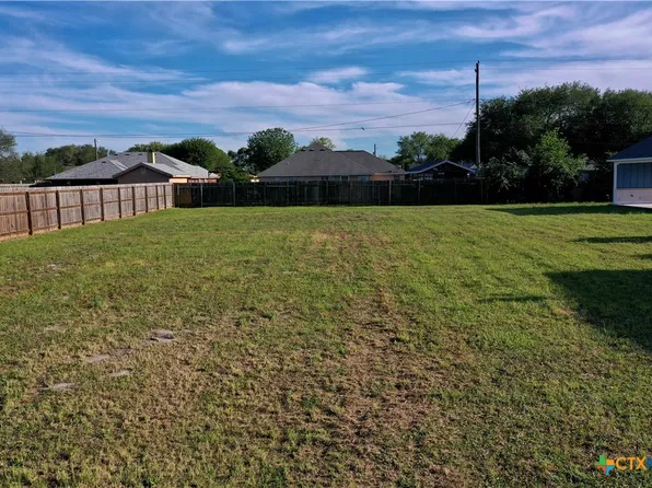 309 Blue Jay Loop, Victoria, TX 77905