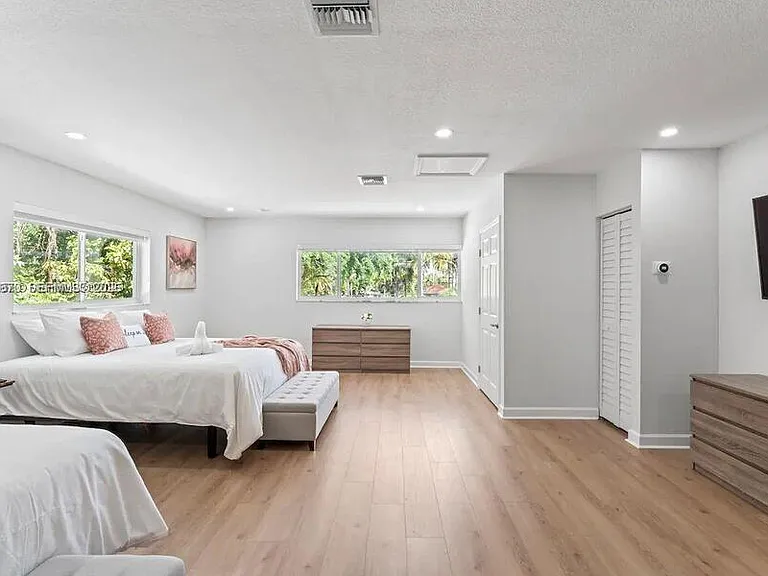 12040 SW 43rd St — Photo 57