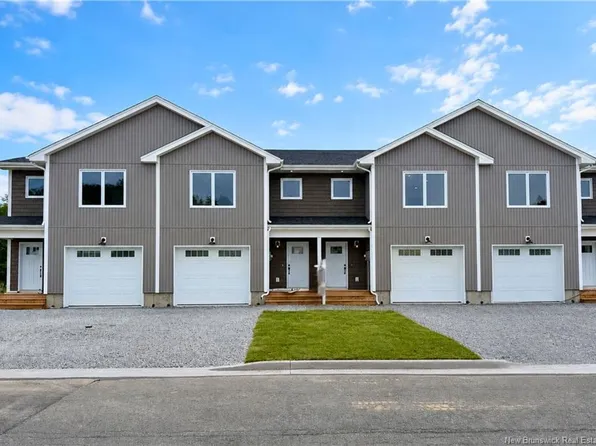 37 Downsview Dr, Saint John, NB E2M 7X4