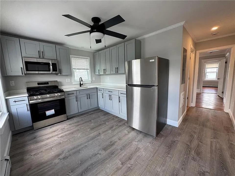 350 Main St #3