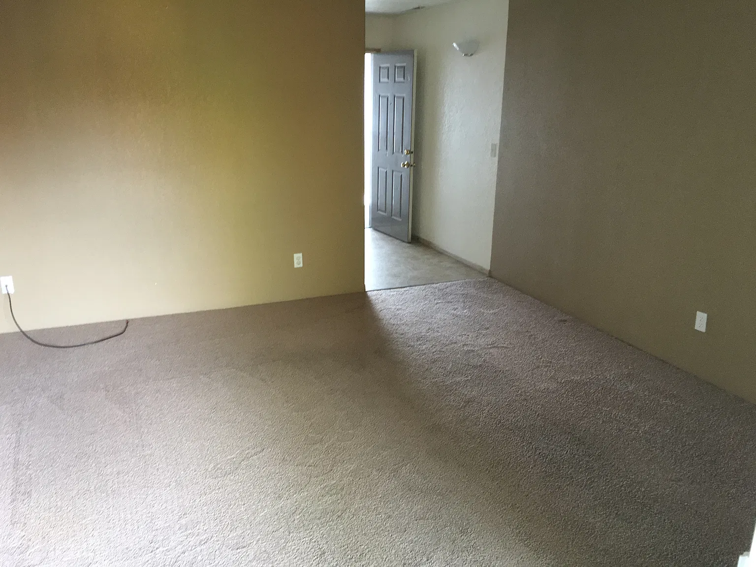 2 Bedroom 1 Bath — Photo 3