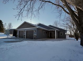 204 Pine St NW, New London, MN 56273