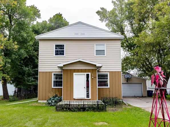 1009 18th Ave N, Moorhead, MN 56560