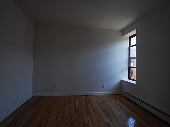 5th image of 639 Mac Donough St