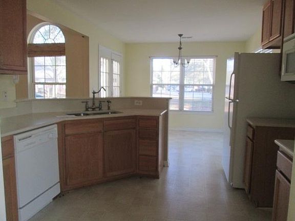 5th image of 109 Ashford Cir