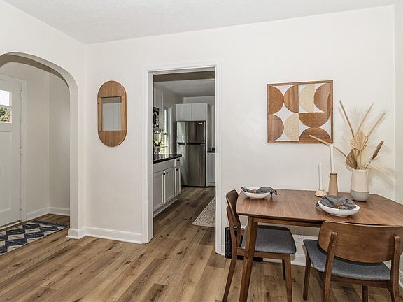 4th image of 104 W Henderson Ave