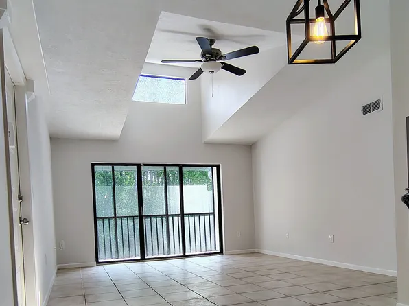 1353 Pine Ridge Cir E #128-E3, Tarpon Springs, FL 34688