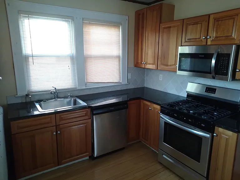 436 New Scotland Ave #2R — Photo 3