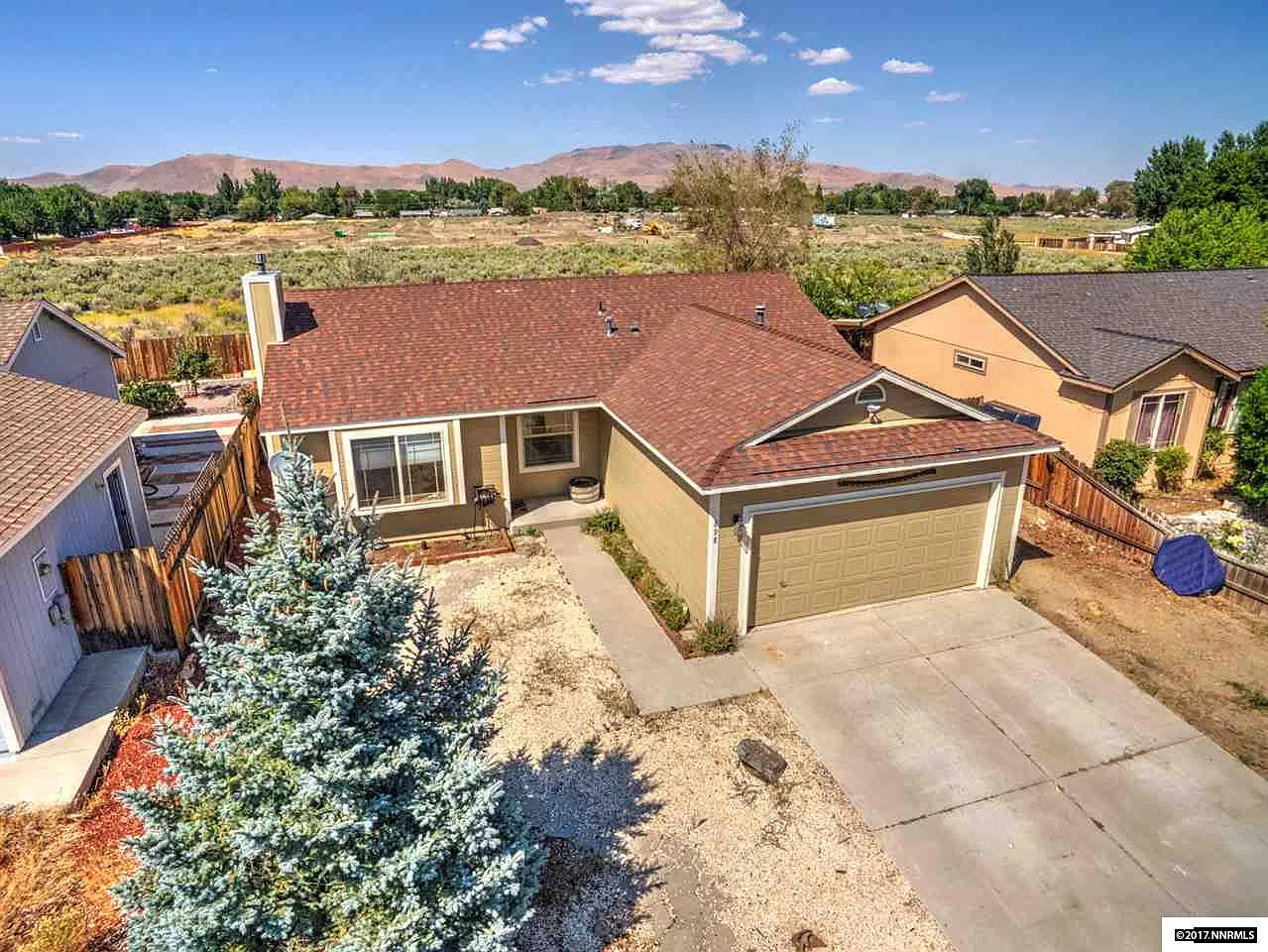 898 Tonka Ln photo 1