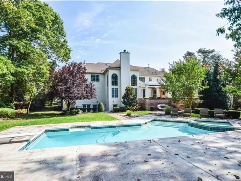 Fairway Dr — Photo 36