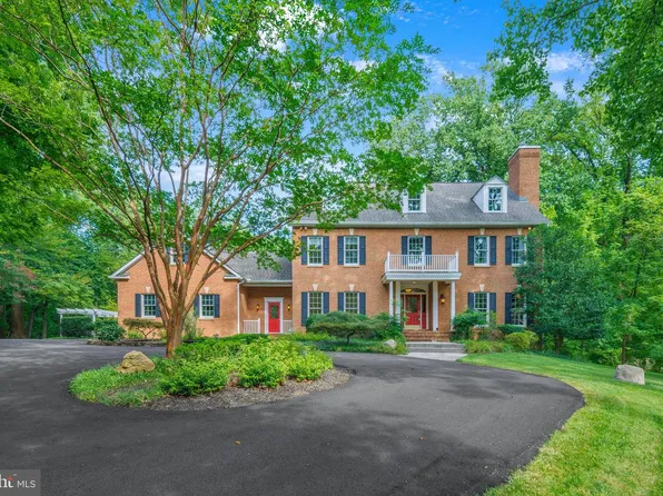 1135 Goldfinch Ln, Millersville, MD 21108