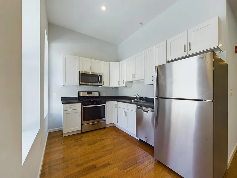 137 Monticello Ave #4 — Photo 6