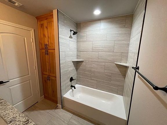 2nd image of 5413 Belaire Cir