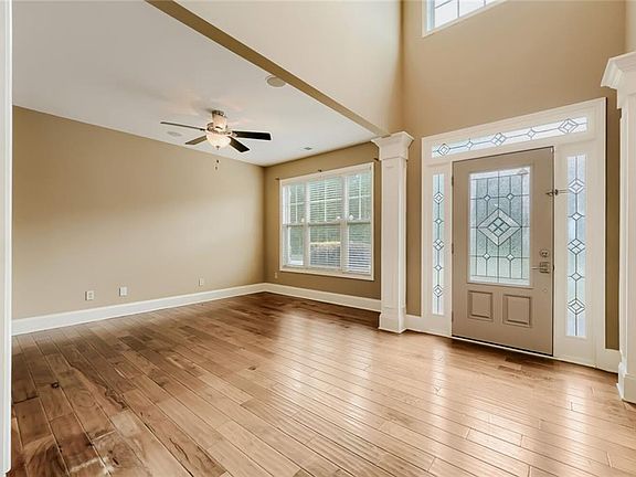 4th image of 3411 Lynne Rd