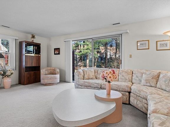 5th image of 32 Edward Dr