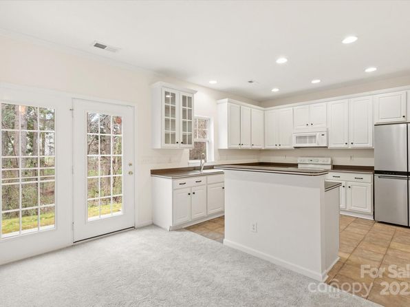 charlotte-north-carolina-65011711 picture