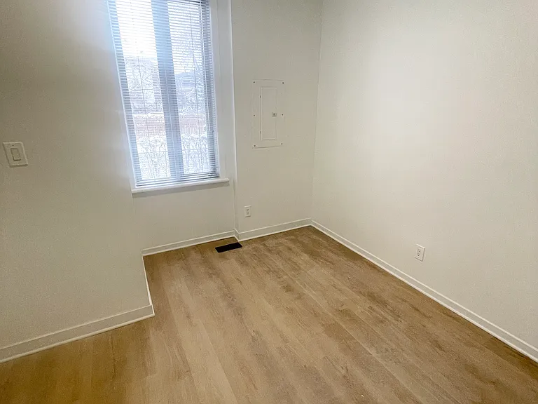 552 Bay St #1 — Photo 7