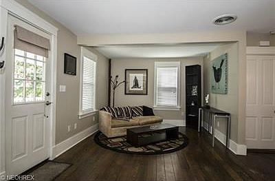 3rd image of 115 Bell St