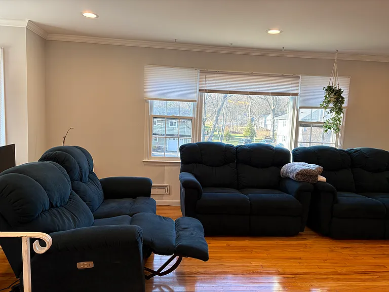 52 Oakwood Ave — Photo 8