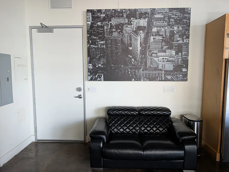 311 W 5th St #606 — Photo 22