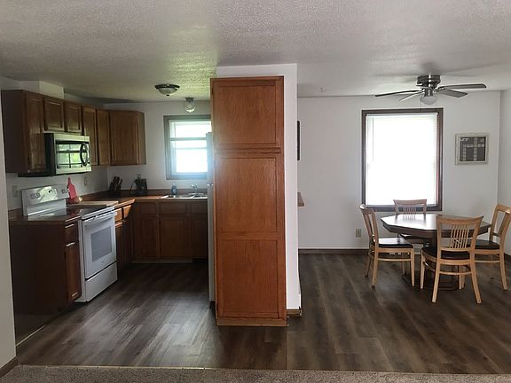 3rd image of 485 8th Ave NE