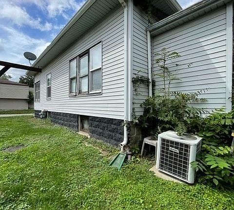 3rd image of 203 W Oakland Ave