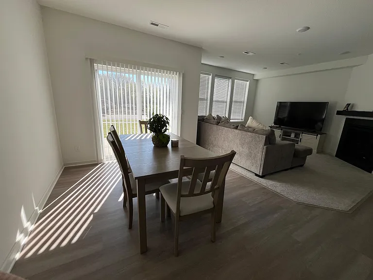 4704 Airlake Curv — Photo 11