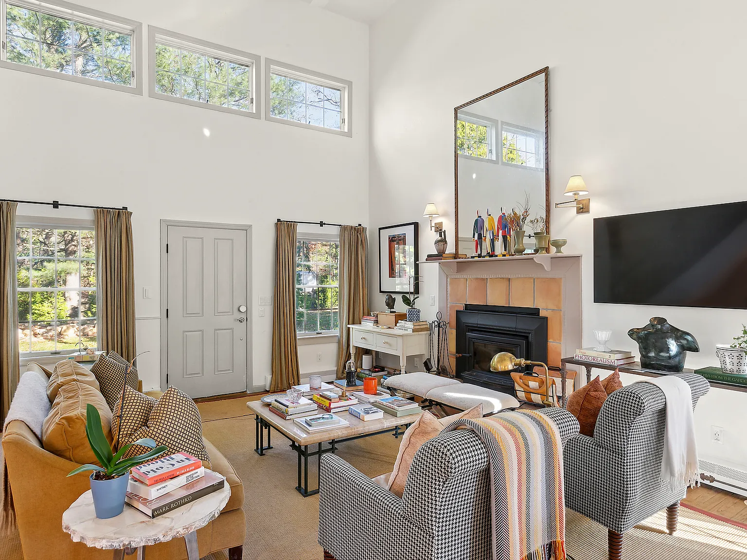 East Hampton Retreat: A Charming Oasis with pool and pool house — Photo 3
