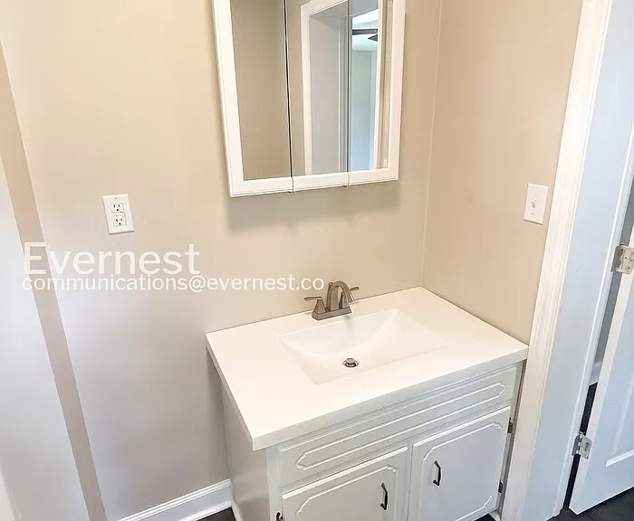 736 Hancock Rd — Photo 12